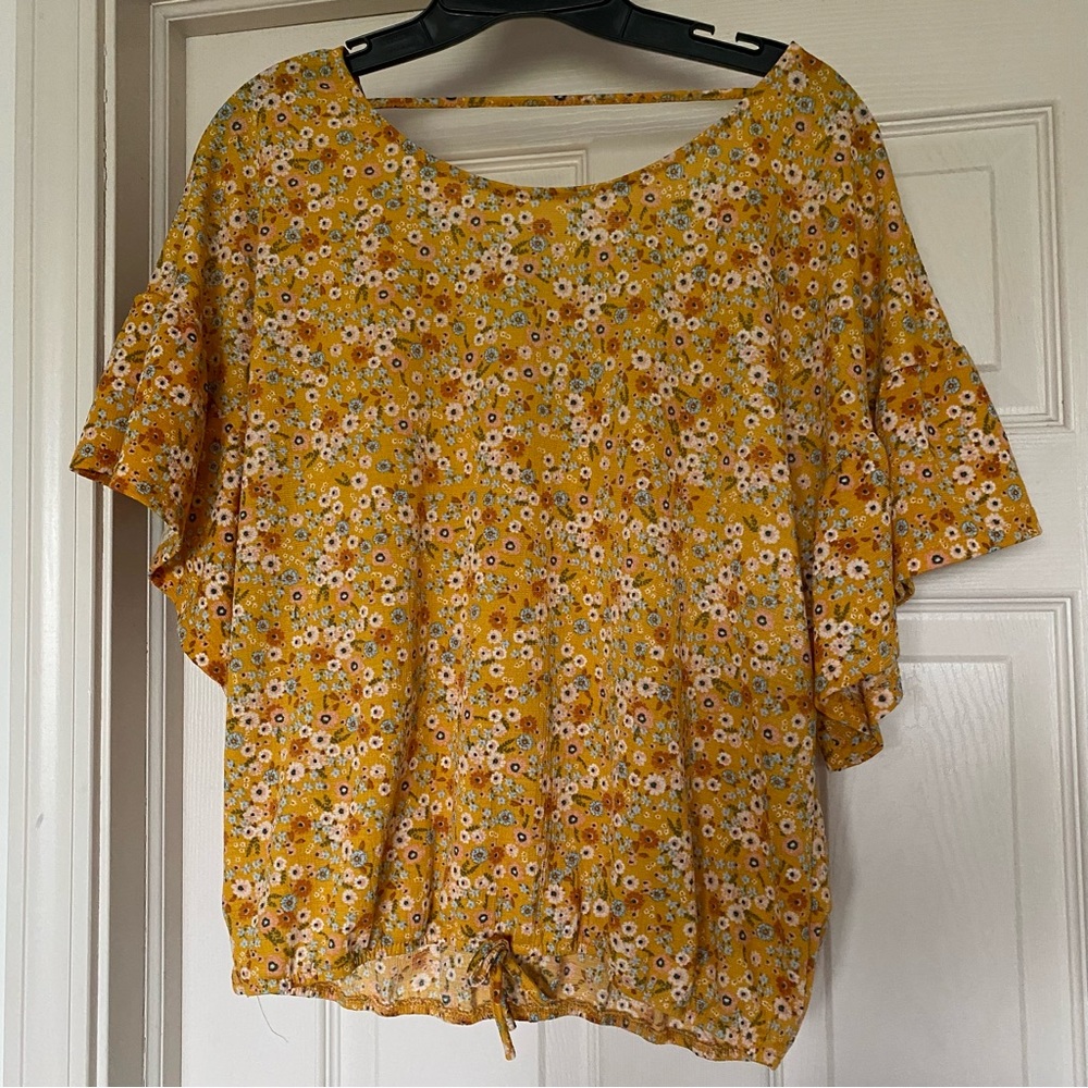 Full Circle Trends size large yellow floral top - Picture 2 of 8